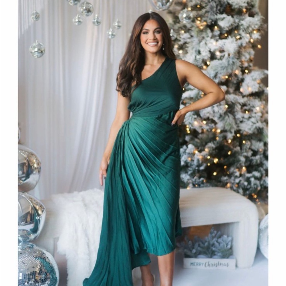 Elegant Green Evening Dress